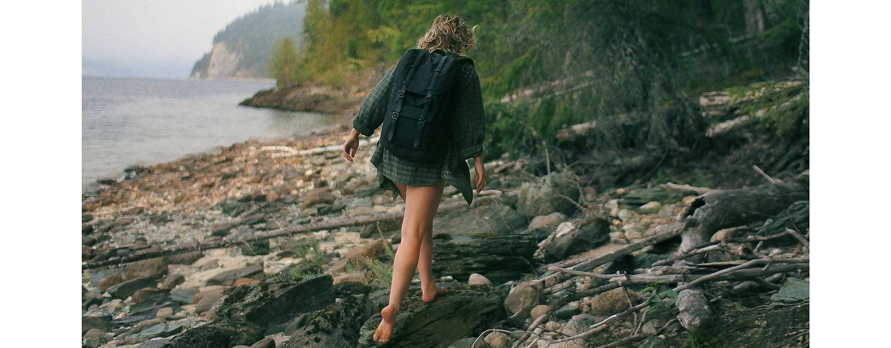 hd_woman_barfoot_on_rocks