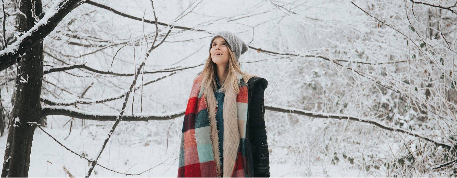 hd_woman_in_snow