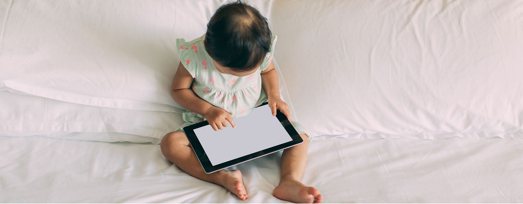 hd_child-with-tablet.jpg