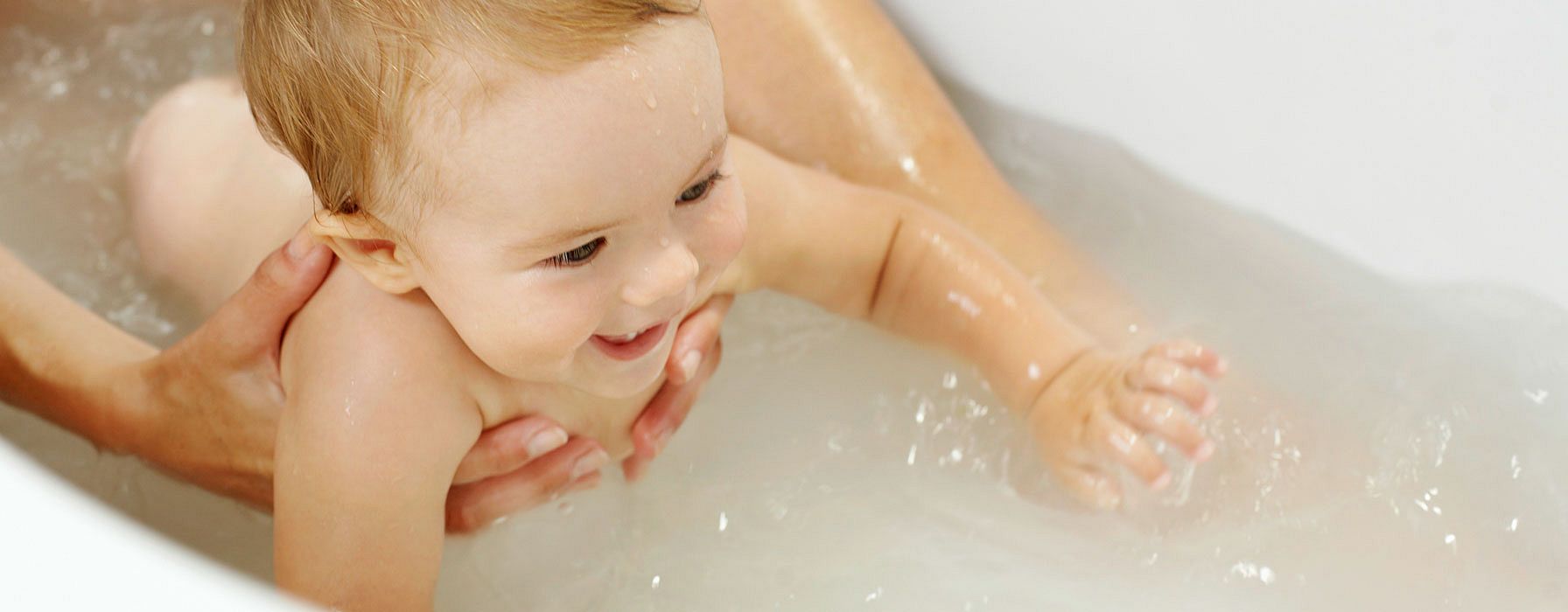 hd_baby_bathing