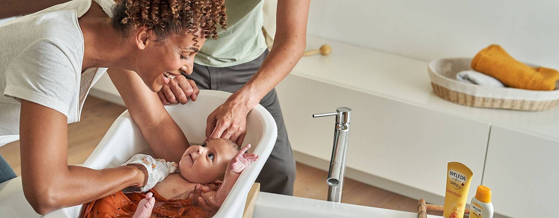 hd_babybathing