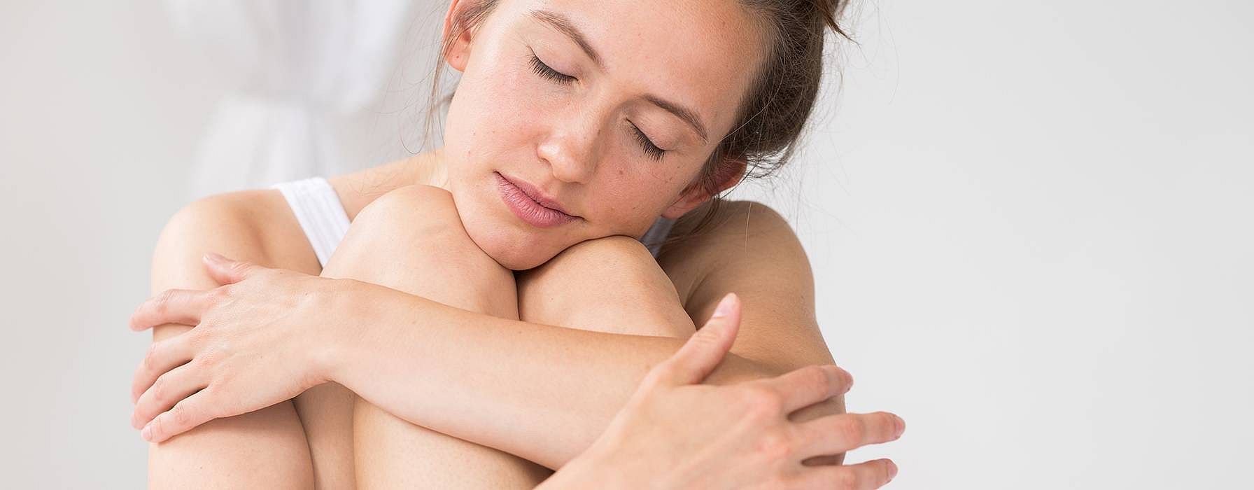 hd_woman_hugs_herself