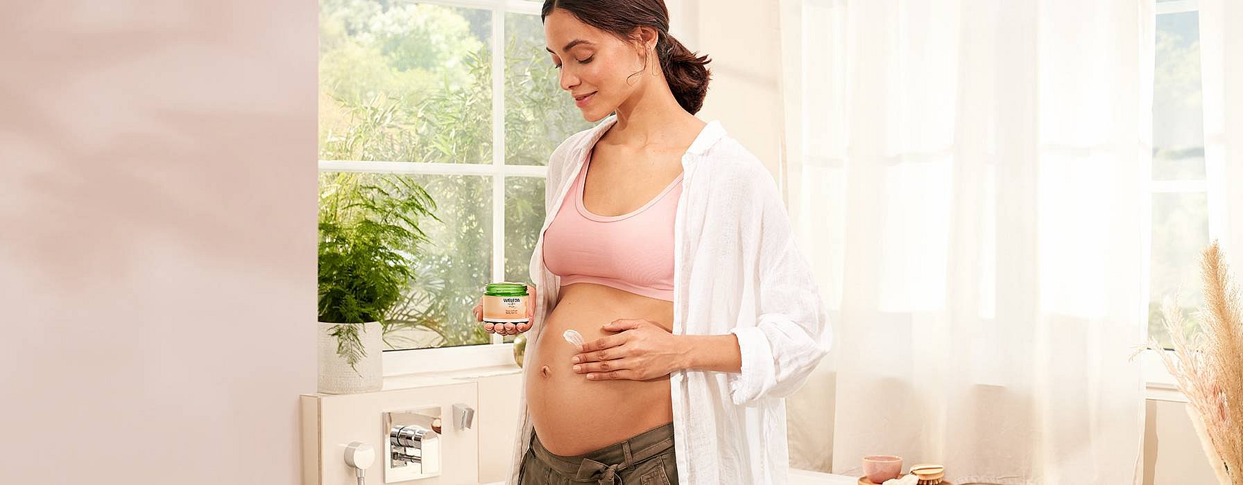 hd_pregnant_woman_creaming_belly