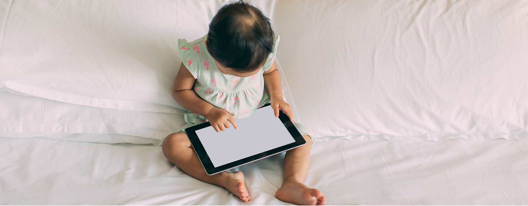 hd_child-with-tablet.jpg
