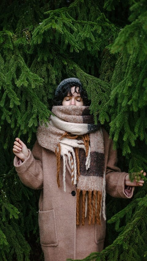 woman_smell_forest.jpg