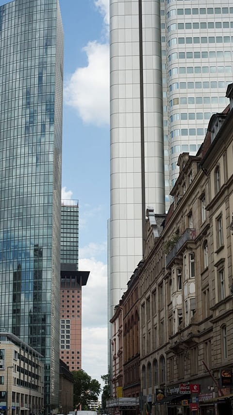 mega-cities-glas-concret-sky.jpg
