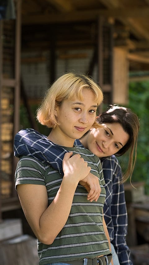 woman_hugging.jpg