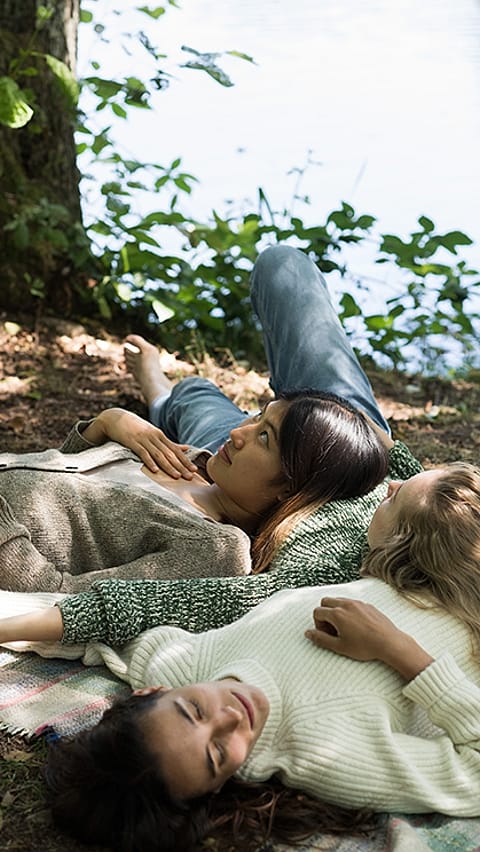 three_girls_relaxing