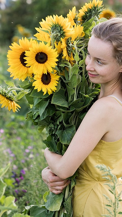 girl_sunflower_bundle.jpg