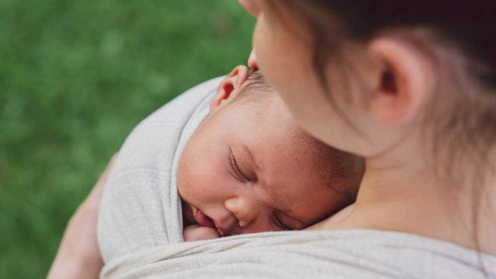 carry_baby_mum