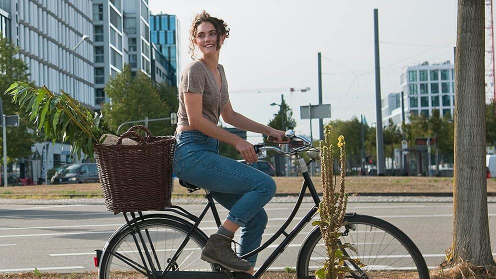 girl_bicycle