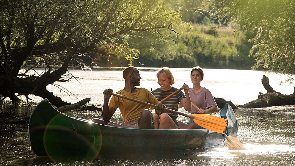 friends_kayaking.jpg