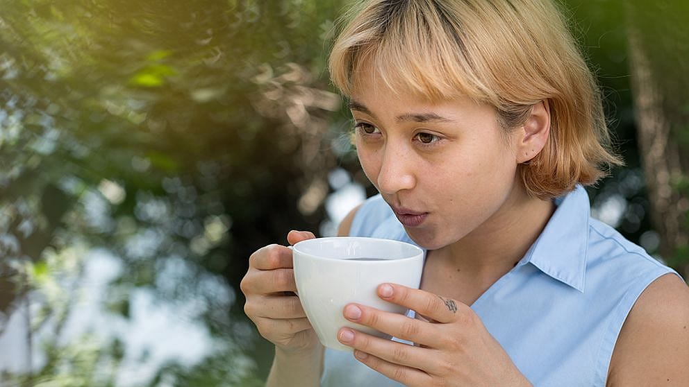 woman_with_teacup