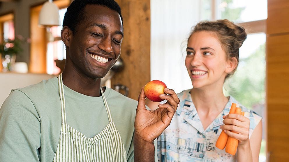 man_and_woman_cooking
