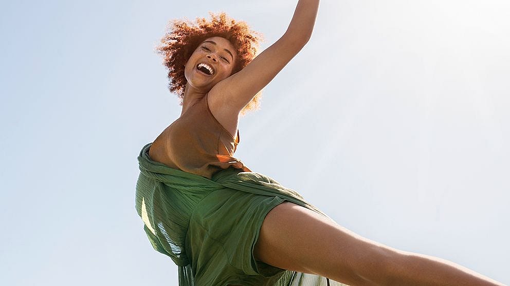 woman_jumping.jpg