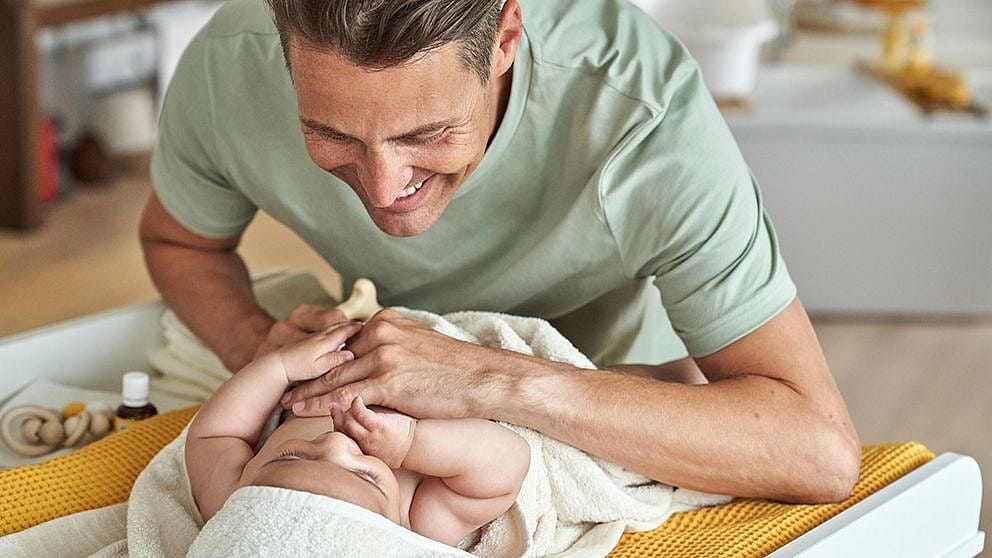 father_baby_happy
