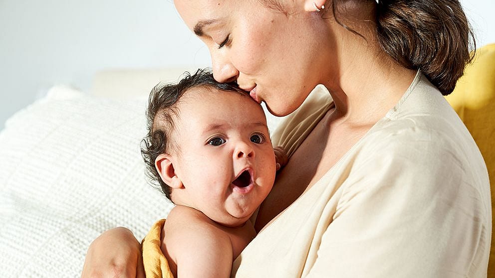 mother_kissing_baby